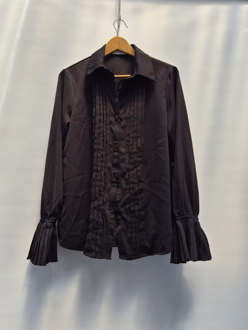 Commense Black Tuxedo Accordian Pleat Blouse Size Medium Romantic Bell Cuff Edgy